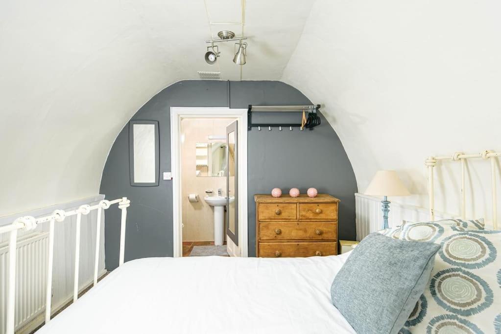 Unique 1 Bedroom Apartment-Bath Exteriör bild