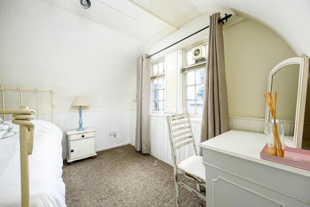 Unique 1 Bedroom Apartment-Bath Exteriör bild