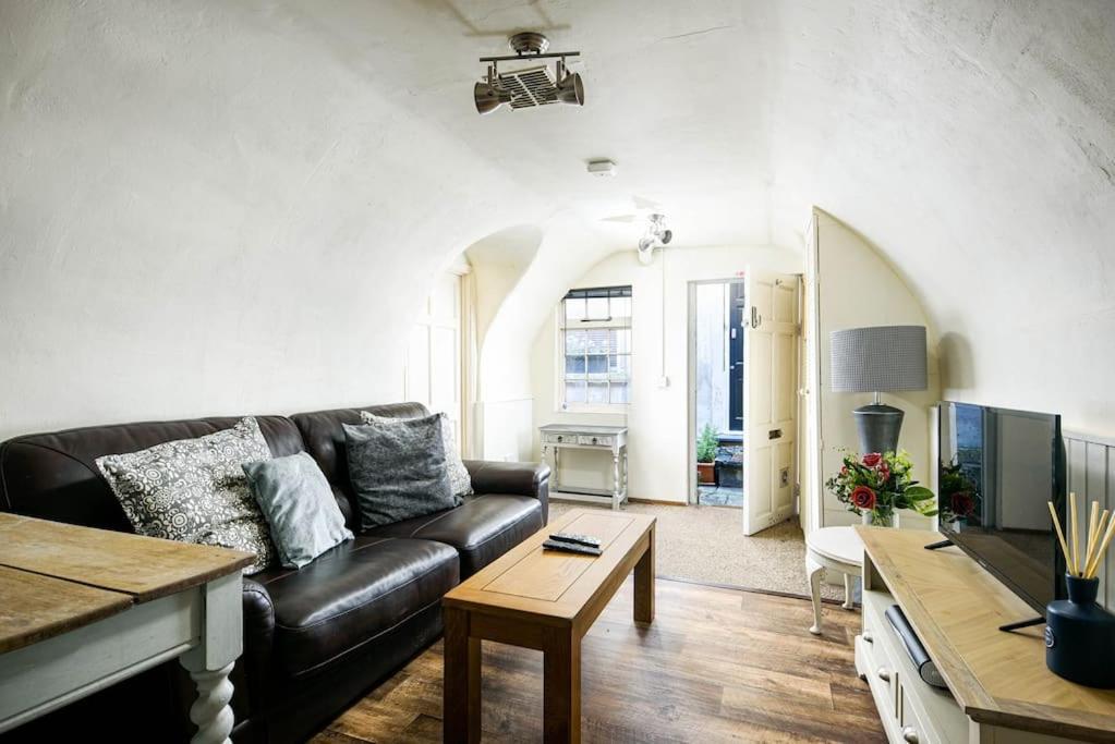 Unique 1 Bedroom Apartment-Bath Exteriör bild